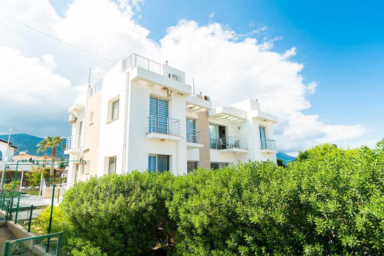 Luxury Two-Bedroom Apartment In Amazing Place Lukomorye C4 Karavas  Exterior foto